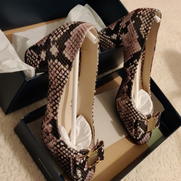 Cole Haan Tali Bow Pump size 5 - Picture 3 of 7